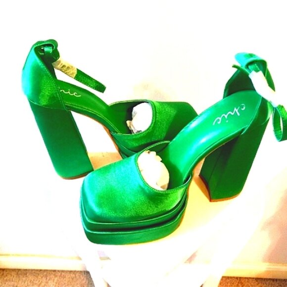 “LAST PAIR” Kelly Green Satin Platform Heels - Picture 3 of 6